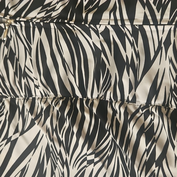 Erin London Black and White Patterned Women's Hoodie - Picture 4 of 6